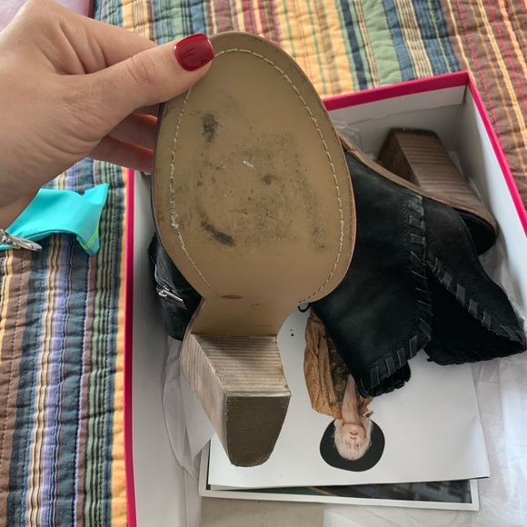 VINCE CAMUTO Kicetta black bootie - Picture 3 of 3